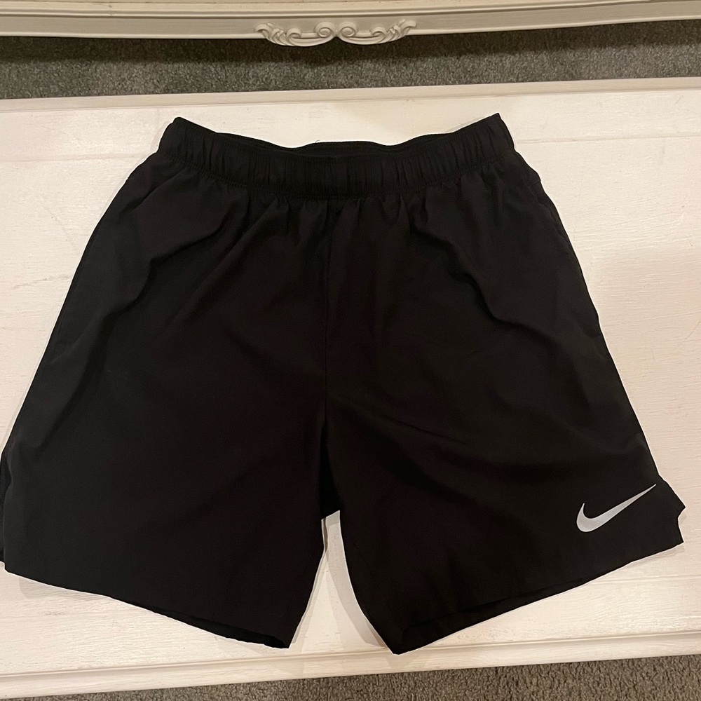 Nike men’s basketball shorts (M)